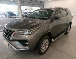 TOYOTA HILUX SW4 2.8 D-4D TURBO DIESEL SRX 4X4 AUTOMÁTICO TOYOTA HILUX SW4 2.8 D-4D TURBO DIESEL SRX 4X4 AUTOMÁTICO