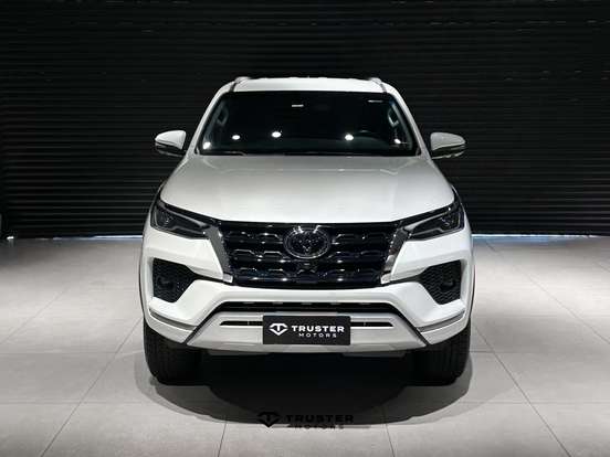 TOYOTA-HILUX SW4-2023