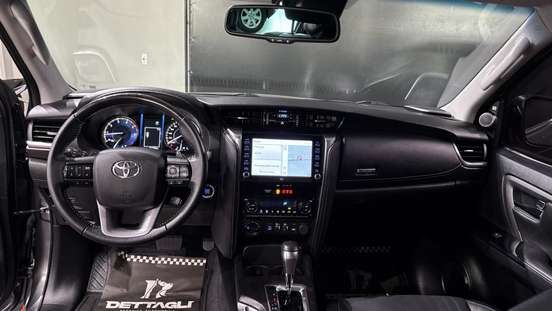 TOYOTA-HILUX SW4-2022