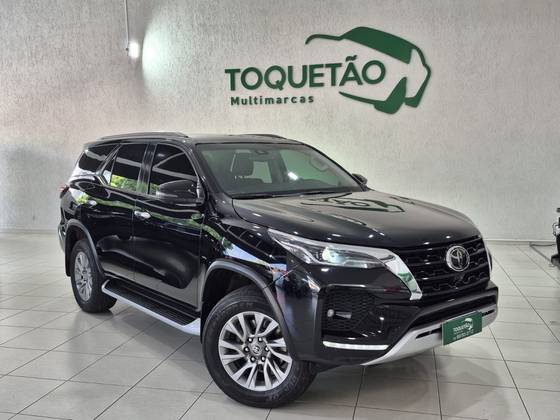 TOYOTA HILUX SW4 2.8 D-4D TURBO DIESEL SRX 7L 4X4 AUTOMÁTICO