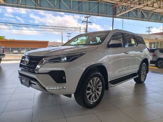 TOYOTA-HILUX SW4-2023