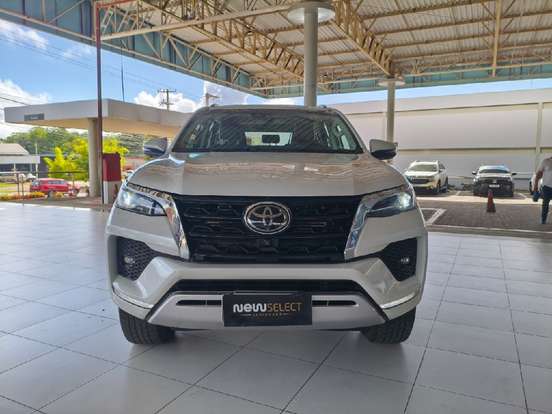 TOYOTA-HILUX SW4-2.8 D-4D TURBO DIESEL SRX 7L 4X4 AUTOMÁTICO TOYOTA-HILUX SW4-2023