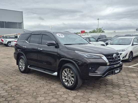 TOYOTA-HILUX SW4-2023
