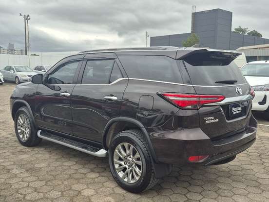 TOYOTA-HILUX SW4-2023
