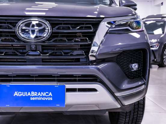 TOYOTA-HILUX SW4-2.8 D-4D TURBO DIESEL SRX 7L 4X4 AUTOMÁTICO TOYOTA-HILUX SW4-2023