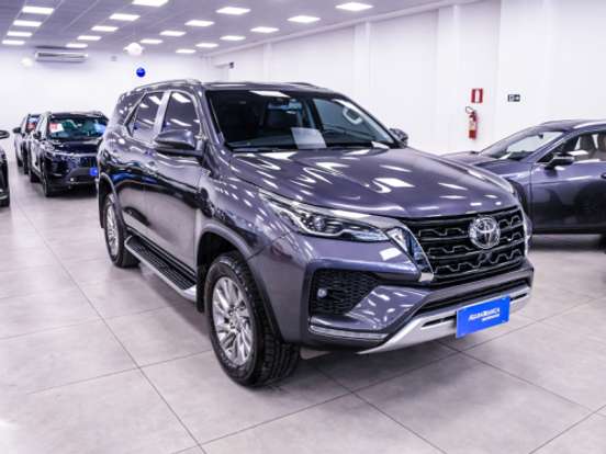 TOYOTA-HILUX SW4-2.8 D-4D TURBO DIESEL SRX 7L 4X4 AUTOMÁTICO TOYOTA-HILUX SW4-2023