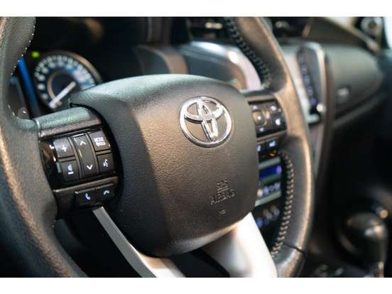 TOYOTA-HILUX SW4-2.8 D-4D TURBO DIESEL SRX 7L 4X4 AUTOMÁTICO TOYOTA-HILUX SW4-2022