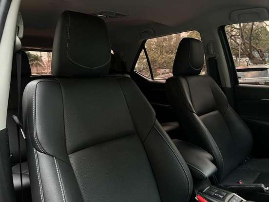 TOYOTA-HILUX SW4-2023
