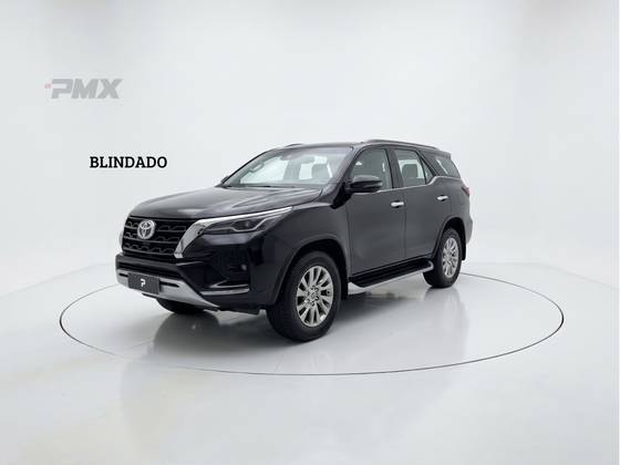 TOYOTA HILUX SW4 2.8 D-4D TURBO DIESEL SRX 7L 4X4 AUTOMÁTICO
