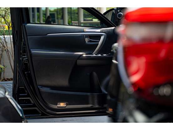 TOYOTA-HILUX SW4-2.8 D-4D TURBO DIESEL SRX PLATINUM 4X4 AUTOMÁTICO TOYOTA-HILUX SW4-2024