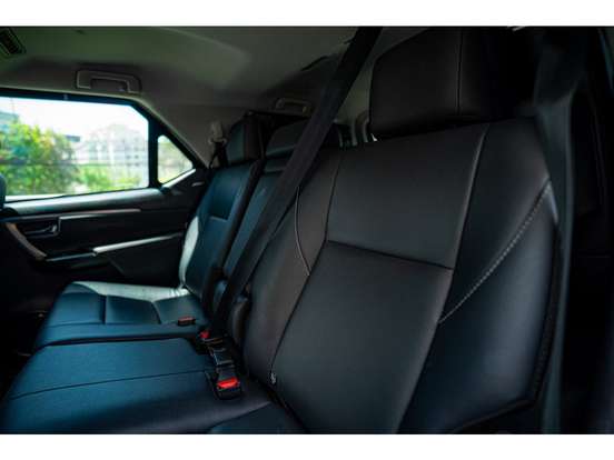 TOYOTA-HILUX SW4-2.8 D-4D TURBO DIESEL SRX PLATINUM 4X4 AUTOMÁTICO TOYOTA-HILUX SW4-2024