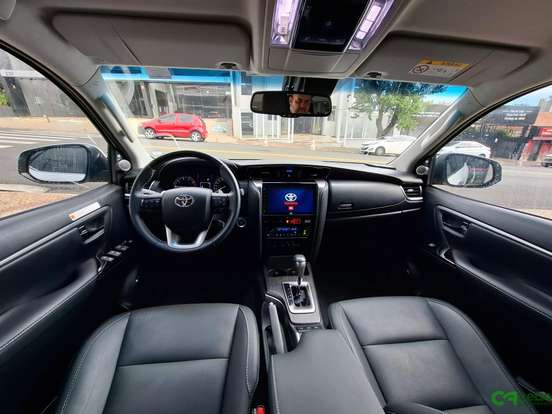 TOYOTA-HILUX SW4-2024