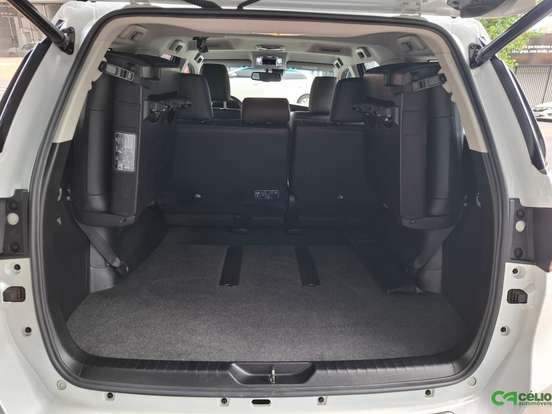 TOYOTA-HILUX SW4-2024