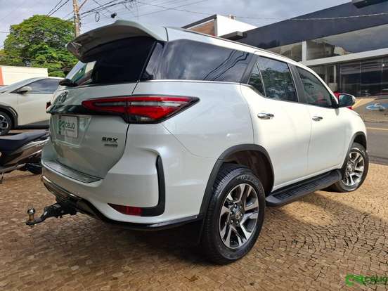 TOYOTA-HILUX SW4-2024