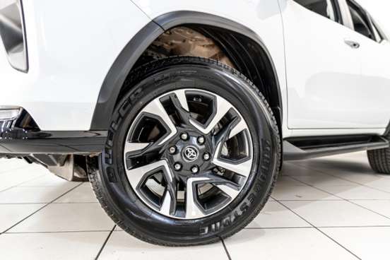 TOYOTA-HILUX SW4-2026