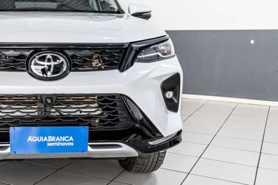 TOYOTA-HILUX SW4-2026