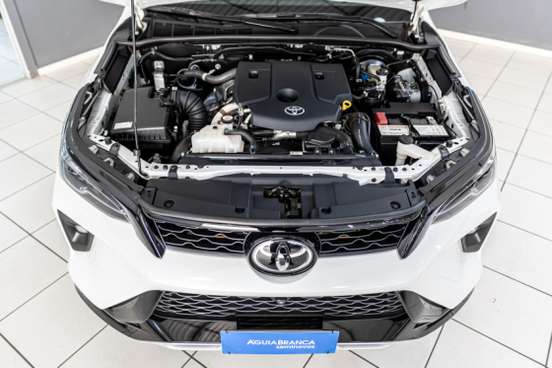 TOYOTA-HILUX SW4-2026