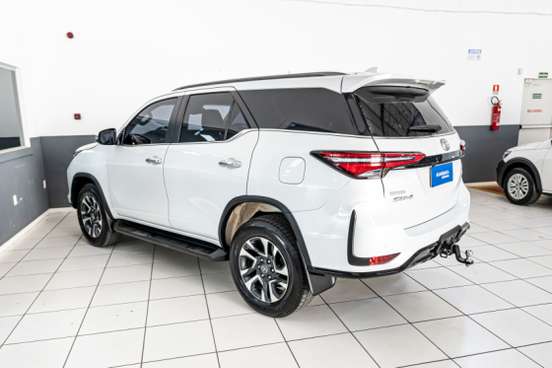 TOYOTA-HILUX SW4-2026