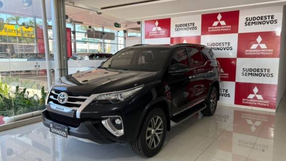 TOYOTA HILUX SW4 2.8 SRX 4X4 16V TURBO INTERCOOLER DIESEL 4P AUTOMÁTICO