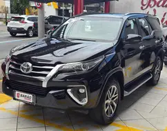 TOYOTA HILUX SW4 2.8 SRX 4X4 7 LUGARES 16V TURBO INTERCOOLER DIESEL 4P AUTOMÁTICO TOYOTA HILUX SW4 2.8 SRX 4X4 7 LUGARES 16V TURBO INTERCOOLER DIESEL 4P AUTOMÁTICO