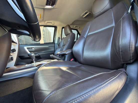 TOYOTA-HILUX SW4-2.8 SRX 4X4 7 LUGARES 16V TURBO INTERCOOLER DIESEL 4P AUTOMÁTICO TOYOTA-HILUX SW4-2019