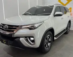 TOYOTA HILUX SW4 2.8 SRX DIAMOND 4X4 7 LUGARES 16V TURBO INTERCOOLER DIESEL 4P AUTOMÁTICO TOYOTA HILUX SW4 2.8 SRX DIAMOND 4X4 7 LUGARES 16V TURBO INTERCOOLER DIESEL 4P AUTOMÁTICO