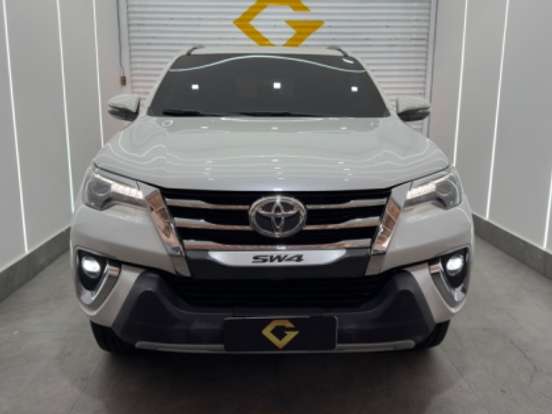 TOYOTA-HILUX SW4-2.8 SRX DIAMOND 4X4 7 LUGARES 16V TURBO INTERCOOLER DIESEL 4P AUTOMÁTICO TOYOTA-HILUX SW4-2018