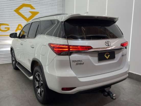 TOYOTA-HILUX SW4-2.8 SRX DIAMOND 4X4 7 LUGARES 16V TURBO INTERCOOLER DIESEL 4P AUTOMÁTICO TOYOTA-HILUX SW4-2018