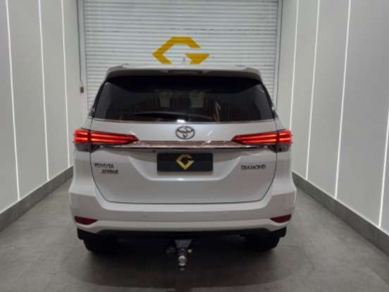 TOYOTA-HILUX SW4-2.8 SRX DIAMOND 4X4 7 LUGARES 16V TURBO INTERCOOLER DIESEL 4P AUTOMÁTICO TOYOTA-HILUX SW4-2018