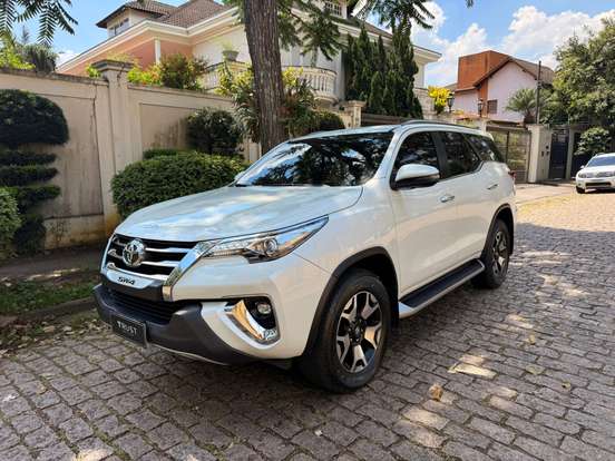TOYOTA-HILUX SW4-2019