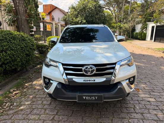 TOYOTA-HILUX SW4-2.8 SRX DIAMOND 4X4 7 LUGARES 16V TURBO INTERCOOLER DIESEL 4P AUTOMÁTICO TOYOTA-HILUX SW4-2019