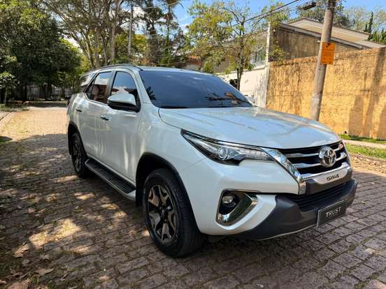 TOYOTA-HILUX SW4-2.8 SRX DIAMOND 4X4 7 LUGARES 16V TURBO INTERCOOLER DIESEL 4P AUTOMÁTICO TOYOTA-HILUX SW4-2019