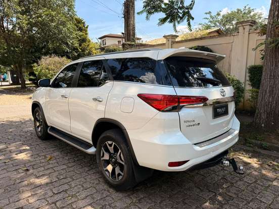 TOYOTA-HILUX SW4-2019