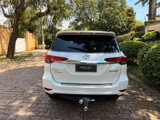 TOYOTA-HILUX SW4-2019