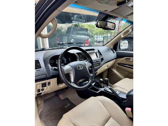 TOYOTA-HILUX SW4-2014