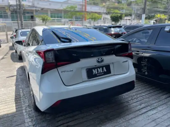 TOYOTA-PRIUS-2019