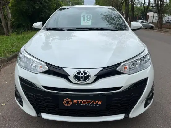 TOYOTA-YARIS-2019