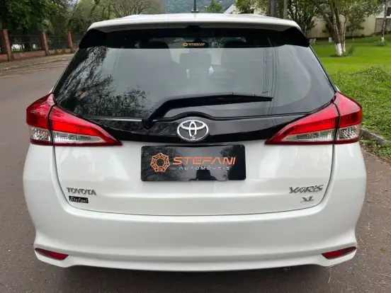 TOYOTA-YARIS-2019