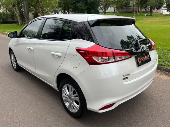 TOYOTA-YARIS-2019