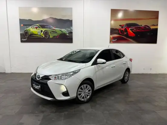 TOYOTA-YARIS-2022