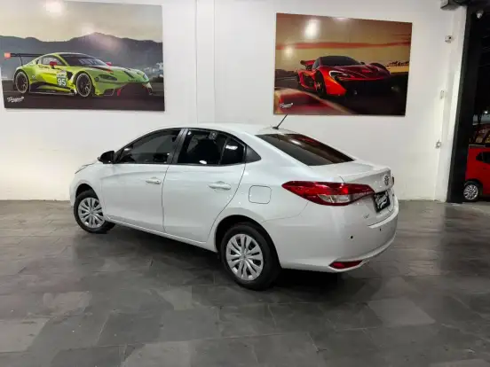 TOYOTA-YARIS-2022