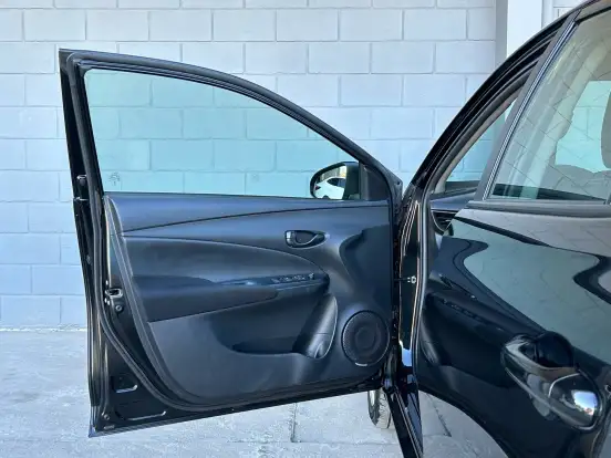 TOYOTA-YARIS-2024