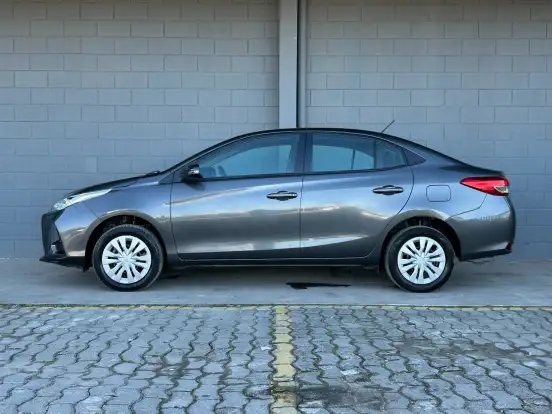 TOYOTA-YARIS-2024