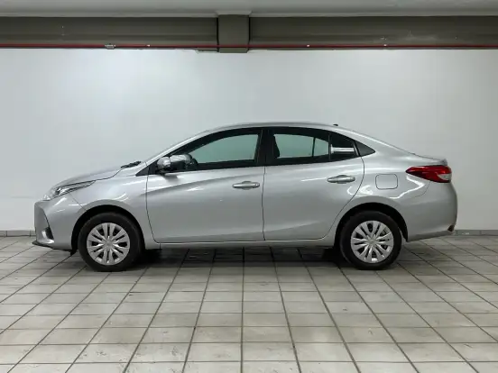 TOYOTA-YARIS-2024