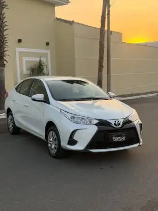 TOYOTA-YARIS-2024