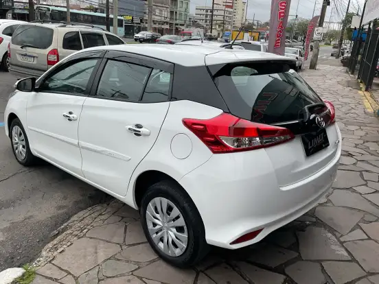 TOYOTA-YARIS-2022
