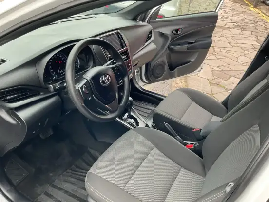 TOYOTA-YARIS-2022