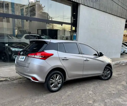 TOYOTA-YARIS-2019