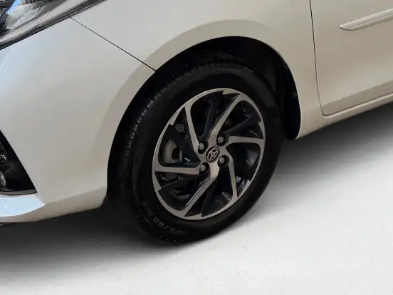 TOYOTA-YARIS-2022