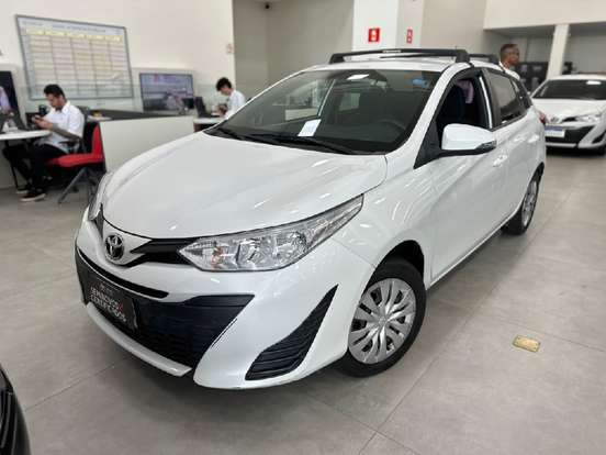 TOYOTA-YARIS-2021